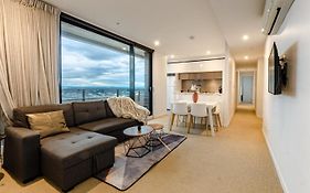 Luxury Living On Top Floors 3 Bedroom Mel Cbd Pool